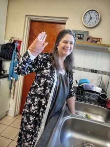 washing dishes with one hand