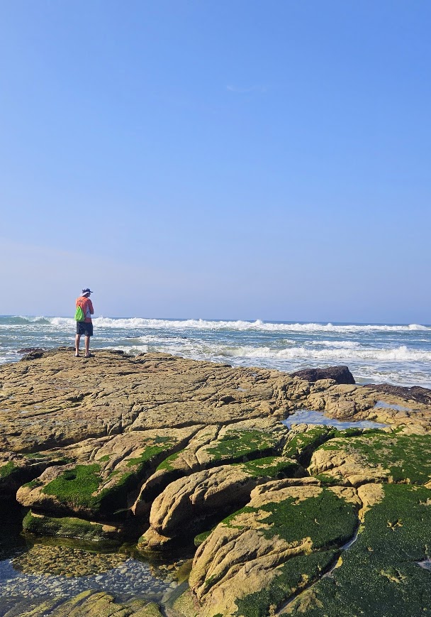 walk on the rocks at the sea